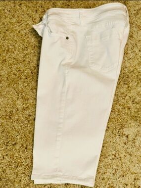 Tommy Bahama White Cropped (Clam Diggers) Women’s size 2